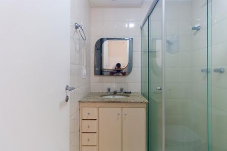 Apartamento à venda com 67m², 3 quartos e 1 vaga Apartamento à venda com 67m², 3 quartos e 1 vagaBanheiro Social