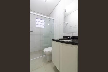 Banheiro de casa para alugar com 1 quarto, 32m² em Jardim Niteroi, São Paulo
