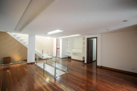 Sala de casa de condomínio para alugar com 4 quartos, 360m² em Rio do Ouro, São Gonçalo