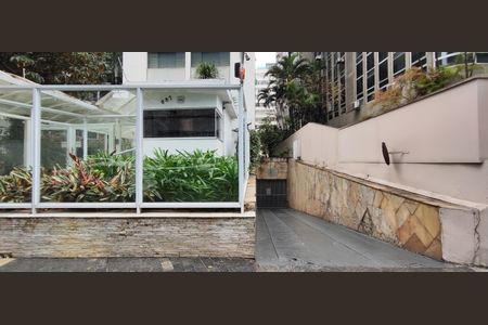 Apartamento para alugar com 75m², 2 quartos e 1 vagaFachada