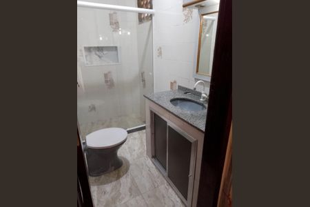 Banheiro de casa para alugar com 2 quartos, 78m² em Cordovil, Rio de Janeiro