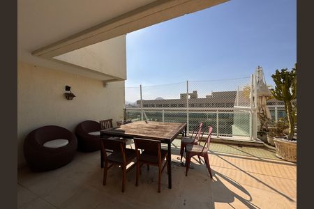 Apartamento à venda com 160m², 2 quartos e 2 vagas Apartamento à venda com 160m², 2 quartos e 2 vagasTerraço