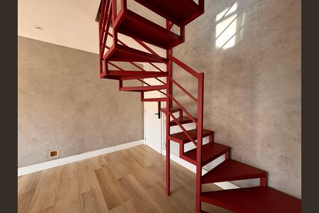 Apartamento à venda com 160m², 2 quartos e 2 vagas Apartamento à venda com 160m², 2 quartos e 2 vagasEscada