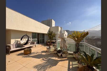 Apartamento à venda com 160m², 2 quartos e 2 vagas Apartamento à venda com 160m², 2 quartos e 2 vagasTerraço