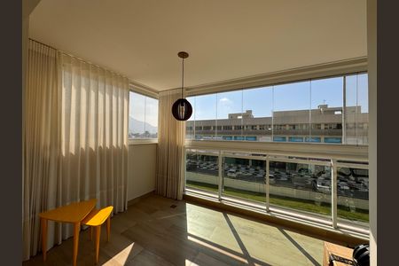 Apartamento à venda com 160m², 2 quartos e 2 vagas Apartamento à venda com 160m², 2 quartos e 2 vagasVaranda