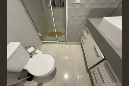 Apartamento à venda com 107m², 3 quartos e 2 vagas Apartamento à venda com 107m², 3 quartos e 2 vagasBanheiro suíte