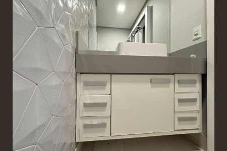 Apartamento à venda com 107m², 3 quartos e 2 vagas Apartamento à venda com 107m², 3 quartos e 2 vagasBanheiro suíte/americana