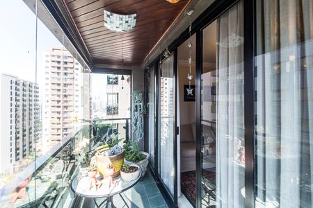 Apartamento para alugar com 162m², 3 quartos e 2 vagasVaranda