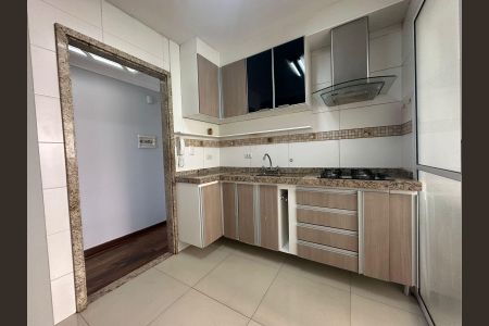 Cozinha de apartamento para alugar com 3 quartos, 74m² em Vila Invernada, São Paulo