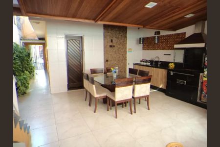 Foto 02 de casa para alugar com 3 quartos, 246m² em Parque Edu Chaves, São Paulo