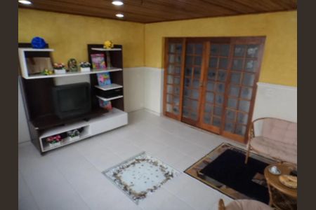Foto 09 de casa para alugar com 3 quartos, 246m² em Parque Edu Chaves, São Paulo