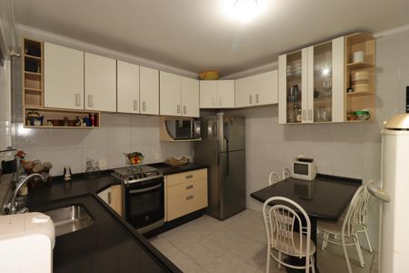 Casa à venda com 94m², 3 quartos e 2 vagasCozinha