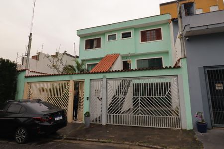 Casa à venda com 94m², 3 quartos e 2 vagasFachada