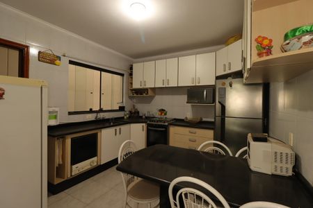 Casa à venda com 94m², 3 quartos e 2 vagasCozinha