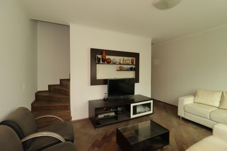 Casa à venda com 94m², 3 quartos e 2 vagasSala