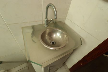 Casa à venda com 94m², 3 quartos e 2 vagasBanheiro da Suíte 2 - Pia