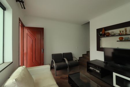 Casa à venda com 94m², 3 quartos e 2 vagasSala