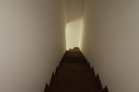 Casa à venda com 94m², 3 quartos e 2 vagasEscada para o segundo piso
