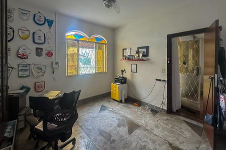 Casa para alugar com 5 quartos, 170m² em Sagrada Família, Belo Horizonte