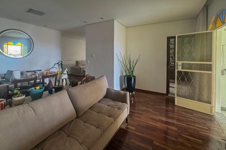 Casa para alugar com 5 quartos, 170m² em Sagrada Família, Belo Horizonte
