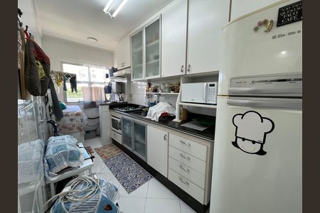 Cozinha de apartamento para alugar com 2 quartos, 80m² em Parque Enseada, Guarujá