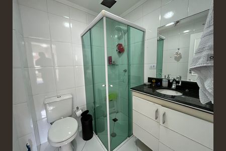 Banheiro de apartamento para alugar com 2 quartos, 80m² em Parque Enseada, Guarujá