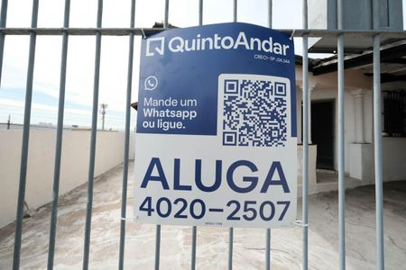 Casa para alugar com 80m², 2 quartos e 2 vagasFachada