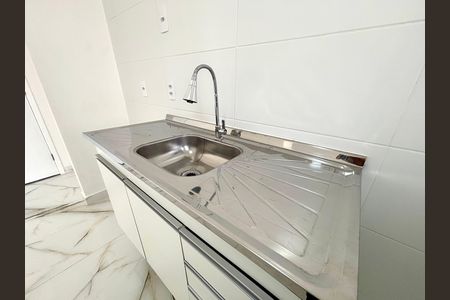Cozinha de apartamento para alugar com 2 quartos, 51m² em Jardim Maringa, São Paulo