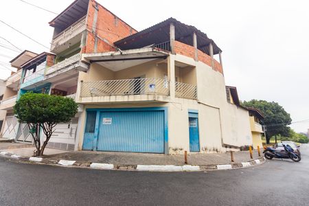 Casa à venda com 120m², 2 quartos e 2 vagas Casa à venda com 120m², 2 quartos e 2 vagasFachada