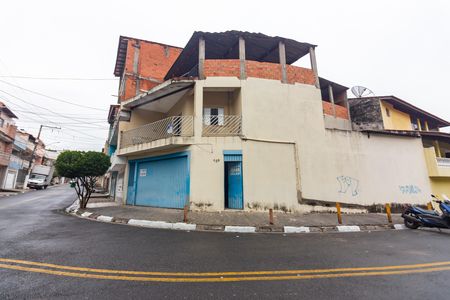 Casa à venda com 120m², 2 quartos e 2 vagas Casa à venda com 120m², 2 quartos e 2 vagasFachada