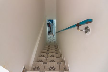 Casa à venda com 120m², 2 quartos e 2 vagas Casa à venda com 120m², 2 quartos e 2 vagasEscada