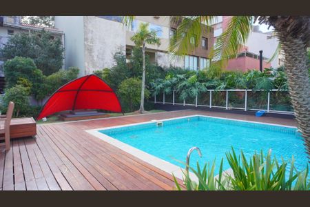 Apartamento à venda com 69m², 1 quarto e 2 vagas Apartamento à venda com 69m², 1 quarto e 2 vagasÁrea comum - Piscina