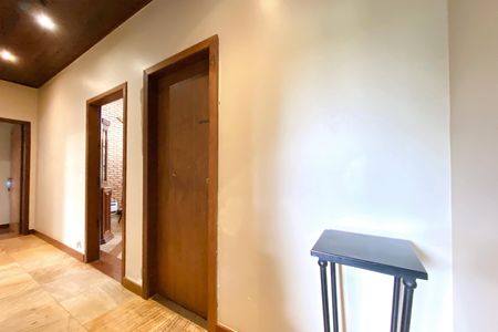 Casa de condomínio à venda com 400m², 4 quartos e 4 vagasCorredor