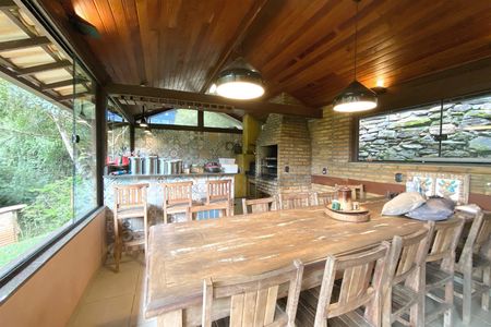 Casa de condomínio à venda com 400m², 4 quartos e 4 vagasEspaço Gourmet