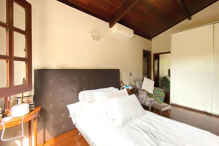 Casa de condomínio à venda com 400m², 4 quartos e 4 vagasSuite 