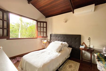 Casa de condomínio à venda com 400m², 4 quartos e 4 vagasSuite 