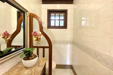 Casa de condomínio à venda com 400m², 4 quartos e 4 vagasLavabo