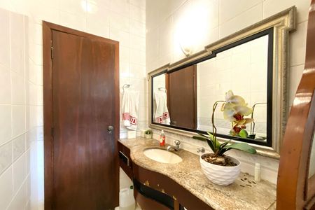 Casa de condomínio à venda com 400m², 4 quartos e 4 vagasLavabo