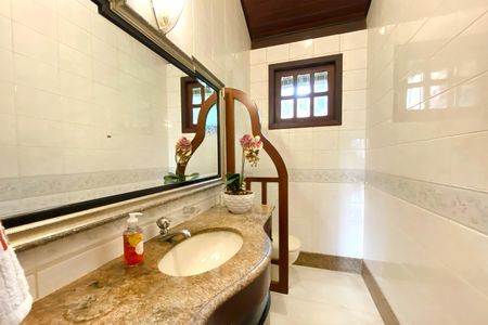 Casa de condomínio à venda com 400m², 4 quartos e 4 vagasLavabo