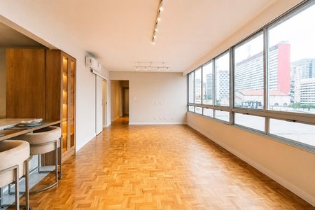 Apartamento à venda com 145m², 3 quartos e 1 vaga Apartamento à venda com 145m², 3 quartos e 1 vagaSala