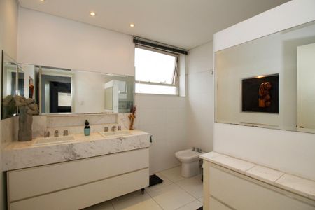 Apartamento à venda com 260m², 3 quartos e 2 vagas Apartamento à venda com 260m², 3 quartos e 2 vagasBanheiro Social