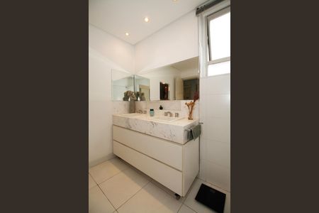 Apartamento à venda com 260m², 3 quartos e 2 vagas Apartamento à venda com 260m², 3 quartos e 2 vagasBanheiro Social