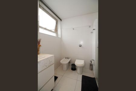 Apartamento à venda com 260m², 3 quartos e 2 vagas Apartamento à venda com 260m², 3 quartos e 2 vagasBanheiro Social