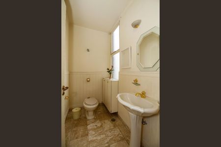 Apartamento à venda com 260m², 3 quartos e 2 vagas Apartamento à venda com 260m², 3 quartos e 2 vagasLavabo