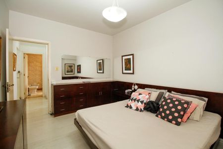 Apartamento à venda com 260m², 3 quartos e 2 vagas Apartamento à venda com 260m², 3 quartos e 2 vagasSuíte