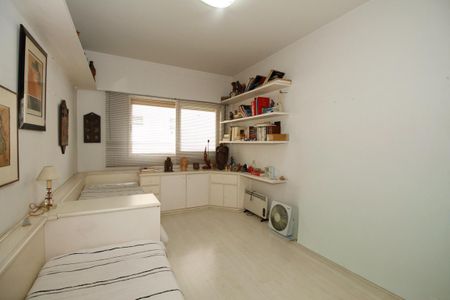Apartamento à venda com 260m², 3 quartos e 2 vagas Apartamento à venda com 260m², 3 quartos e 2 vagasQuarto 2