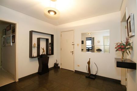 Apartamento à venda com 260m², 3 quartos e 2 vagas Apartamento à venda com 260m², 3 quartos e 2 vagasHall de Entrada