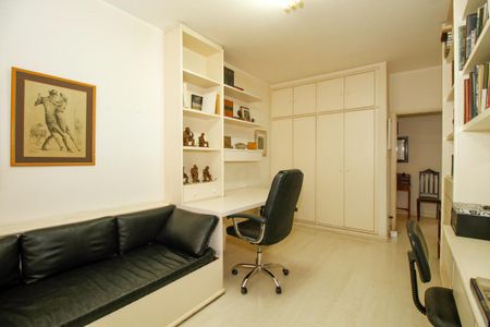 Apartamento à venda com 260m², 3 quartos e 2 vagas Apartamento à venda com 260m², 3 quartos e 2 vagasQuarto 1