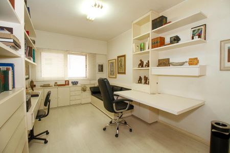 Apartamento à venda com 260m², 3 quartos e 2 vagas Apartamento à venda com 260m², 3 quartos e 2 vagasQuarto 1