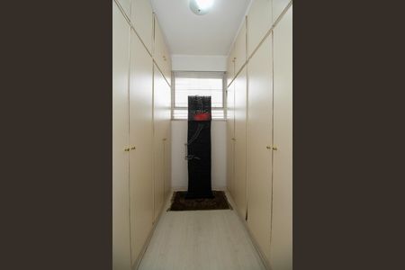 Apartamento à venda com 260m², 3 quartos e 2 vagas Apartamento à venda com 260m², 3 quartos e 2 vagasCloset da Suíte